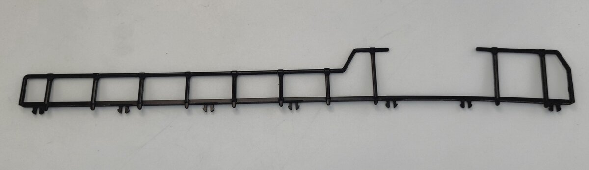 Lionel 18895-77 Black Plastic RS-3 Diesel Locomotive Right Handrail