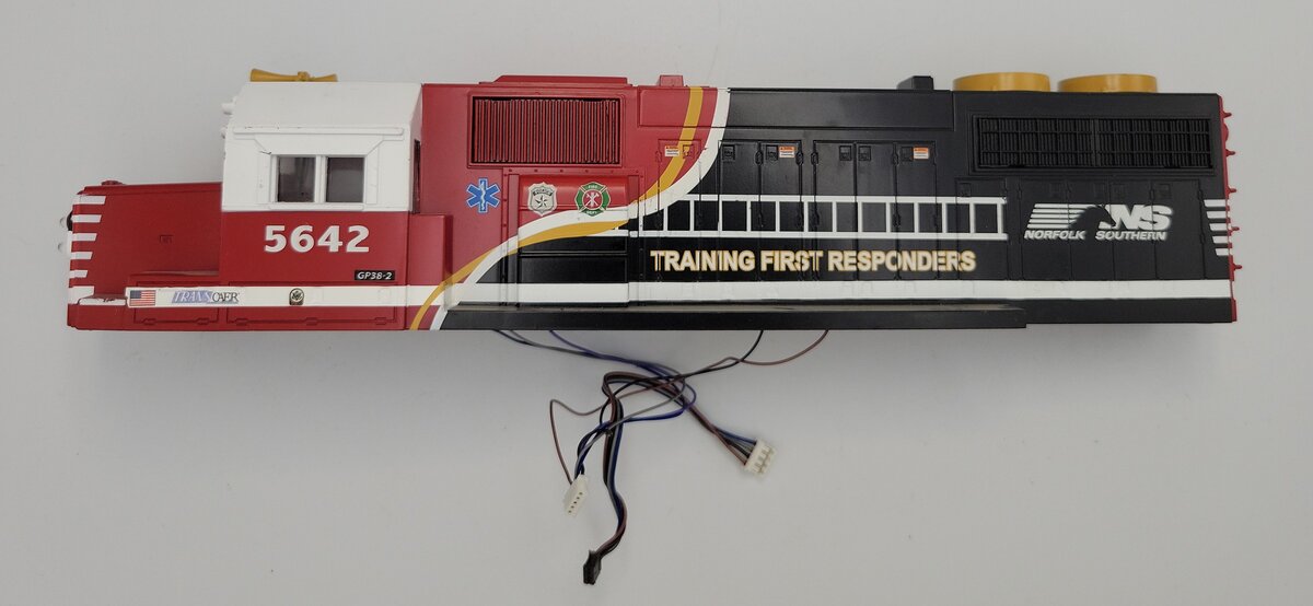 Lionel 84491-2 Lionchief GP-38 Diesel Locomotive Shell # 5642 with Light Harness