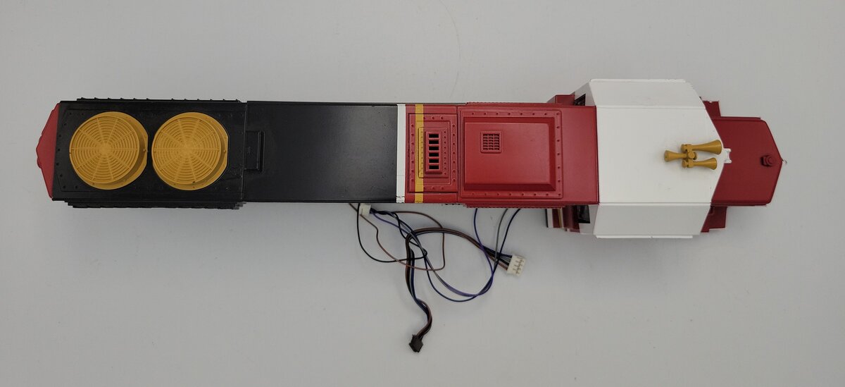 Lionel 84491-2 Lionchief GP-38 Diesel Locomotive Shell # 5642 with Light Harness