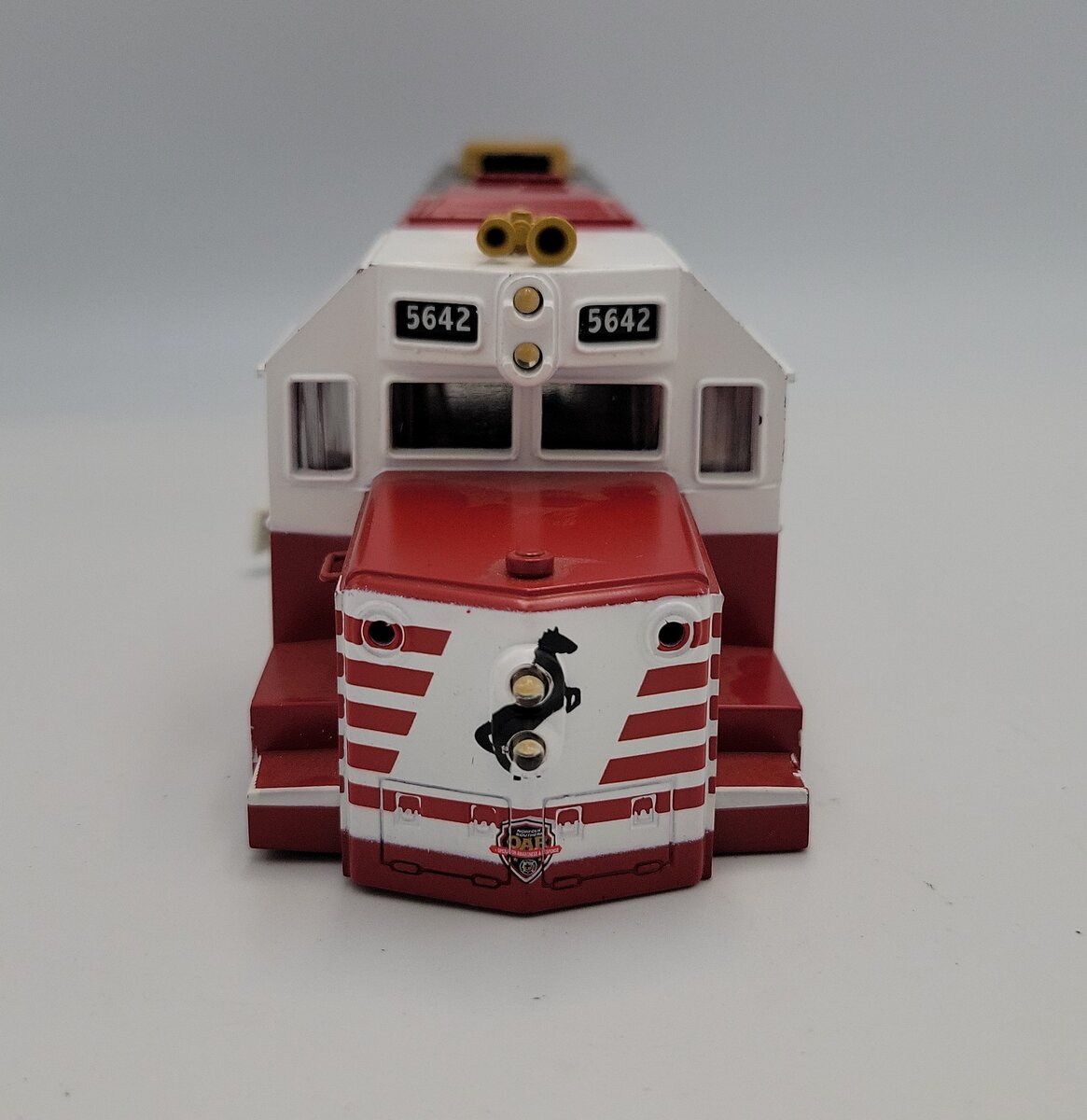 Lionel 84491-2 Lionchief GP-38 Diesel Locomotive Shell # 5642 with Light Harness