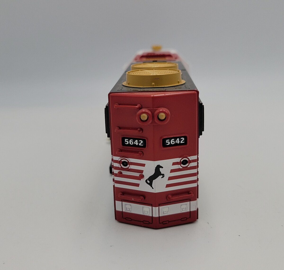 Lionel 84491-2 Lionchief GP-38 Diesel Locomotive Shell # 5642 with Light Harness