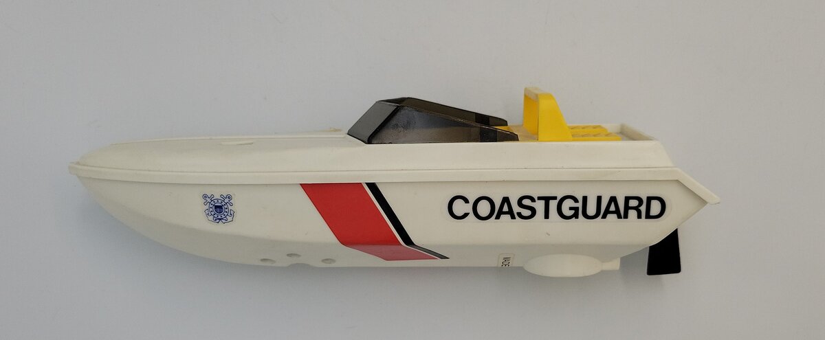 Lionel 16960-10 O Gauge Motorized Coast Guard Speed Boat