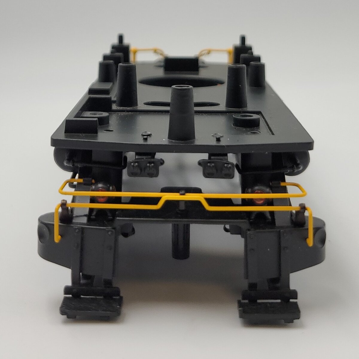 Lionel 18381-58 BB-1 Deck Plate Frame w/ Side frames & Yellow Handrail