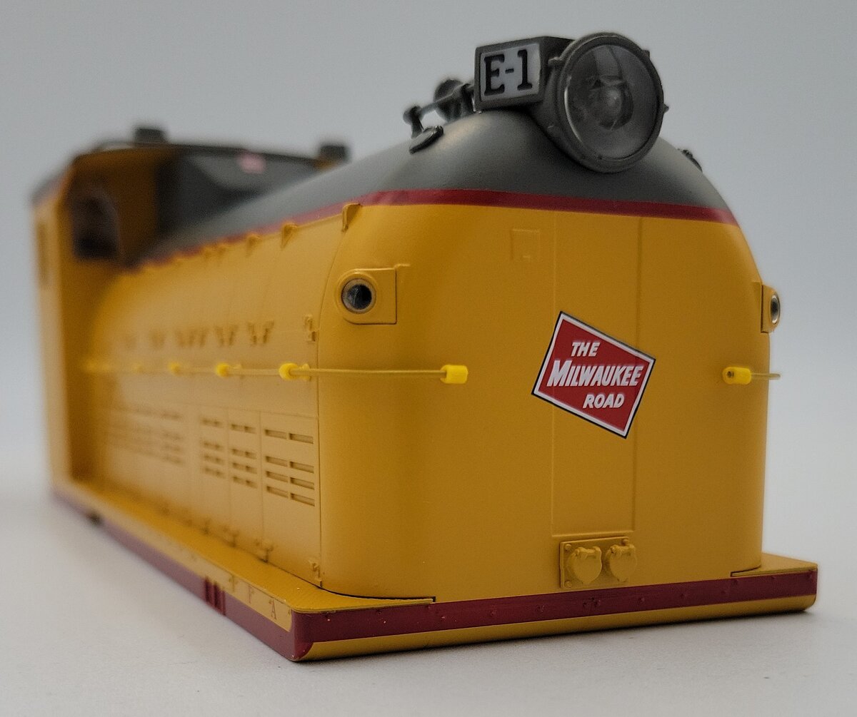 Lionel 18389-2 Milwaukee Road Legacy EP-2 #E-1 Bi-Polar Body Shell "A" End