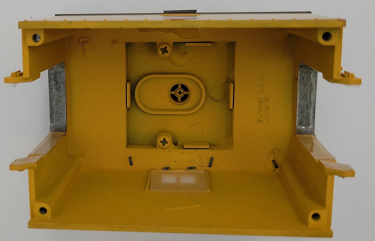 Lionel 18389-3 Milwaukee Road Legacy Bi-Polar EP-2 Center Cab Body Shell #E-1