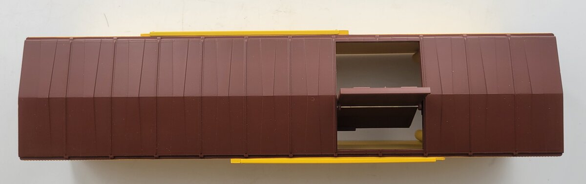 Lionel 22146-2 Union Pacific Fruit Express Operating Boxcar Shell #43535