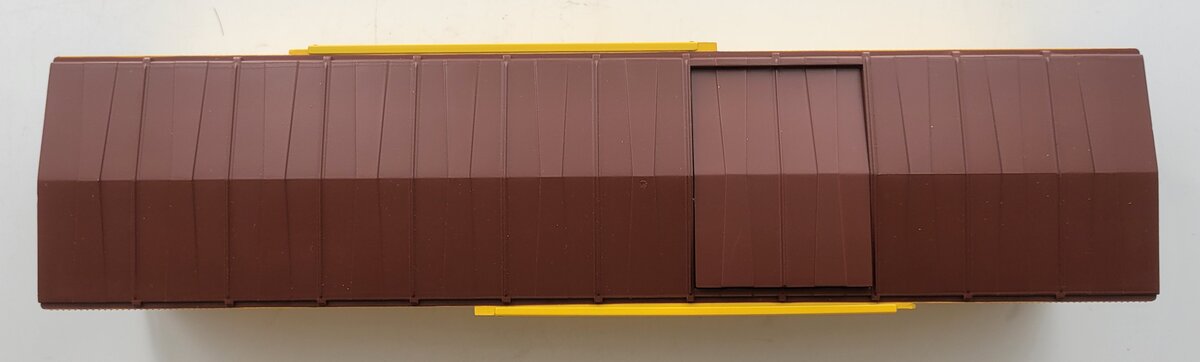 Lionel 22146-2 Union Pacific Fruit Express Operating Boxcar Shell #43535