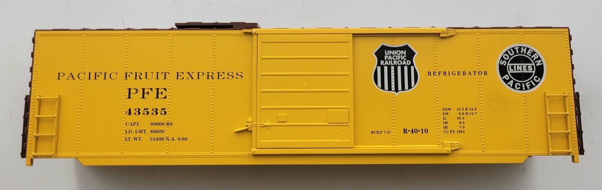 Lionel 22146-2 Union Pacific Fruit Express Operating Boxcar Shell #43535