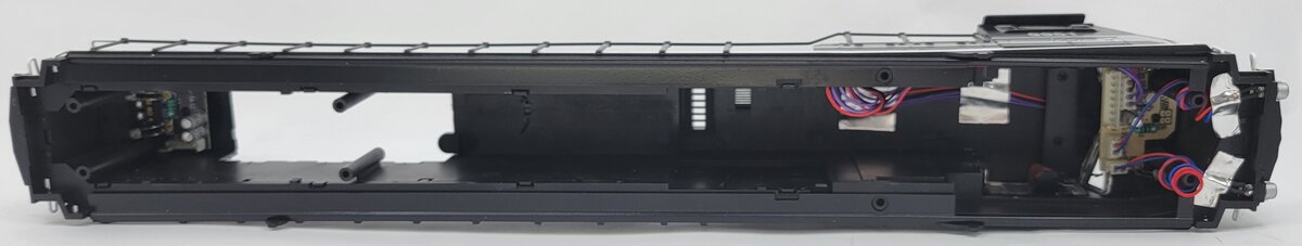 Lionel 28332-2 #9951 SD-80 New York Central Shell