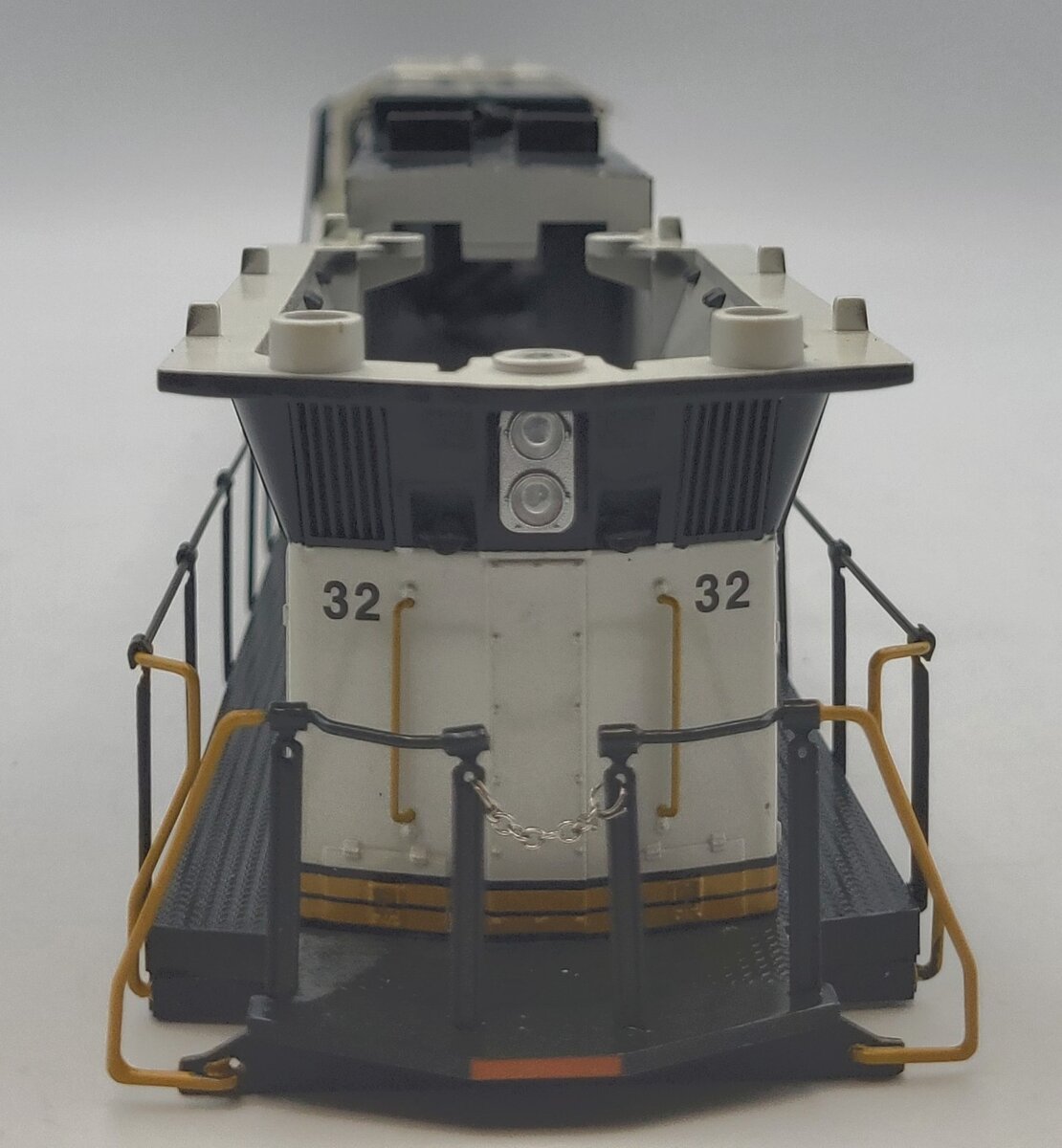 Lionel 28342-2 BNSF AC-6000 Ice Cold Express Diesel Locomotive Body Shell #32
