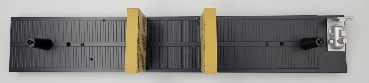 Lionel 27398-58 BNSF 57' Mechanical Reefer Frame With Smoke Effect