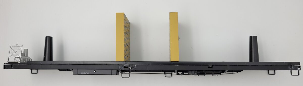 Lionel 27398-58 BNSF 57' Mechanical Reefer Frame With Smoke Effect