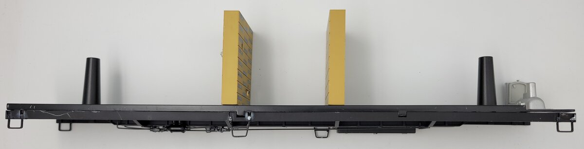 Lionel 27398-58 BNSF 57' Mechanical Reefer Frame With Smoke Effect