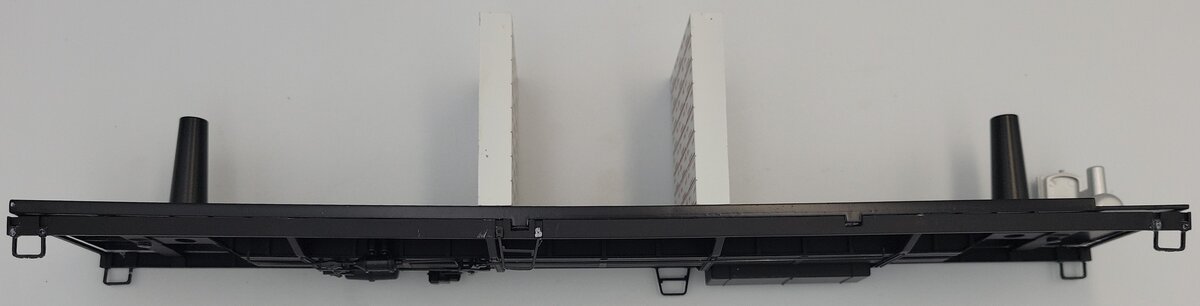 Lionel 27399-58 BNSF 57' Mechanical Reefer Frame with Load