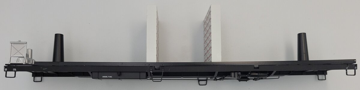 Lionel 27399-58 BNSF 57' Mechanical Reefer Frame with Load