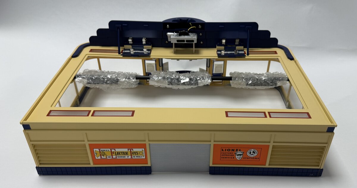 Lionel 24295-2 Hobby Shop Structure with Interior Decorative Fixtures