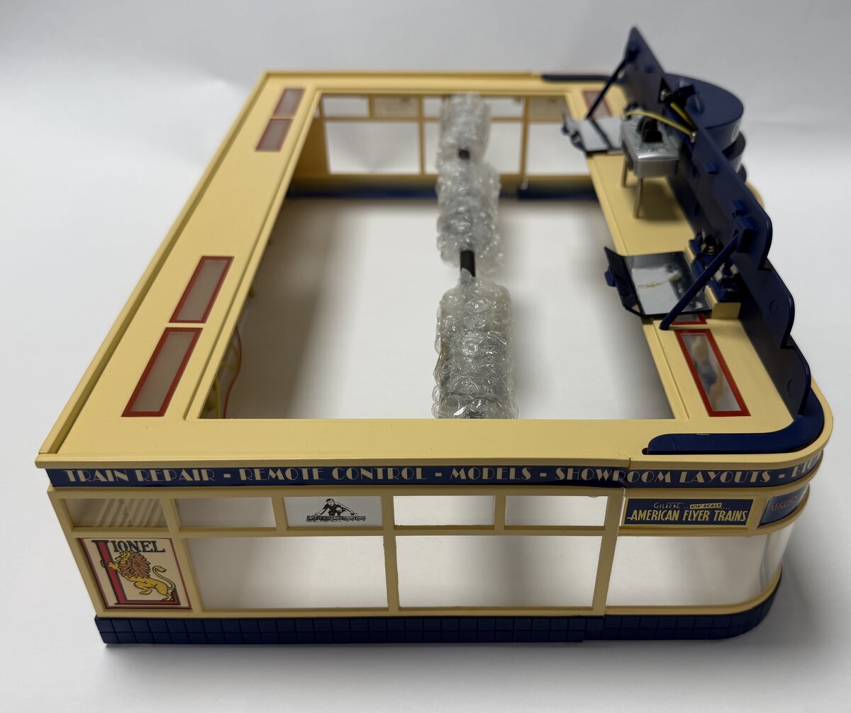 Lionel 24295-2 Hobby Shop Structure with Interior Decorative Fixtures