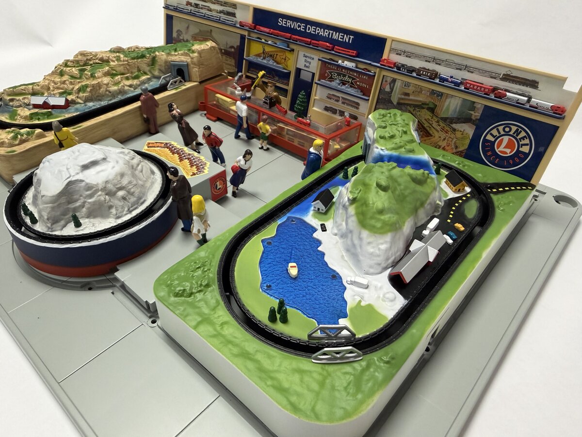 Lionel 24295-2 Hobby Shop Structure with Interior Decorative Fixtures