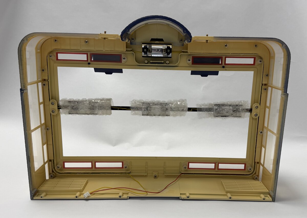 Lionel 24295-2 Hobby Shop Structure with Interior Decorative Fixtures