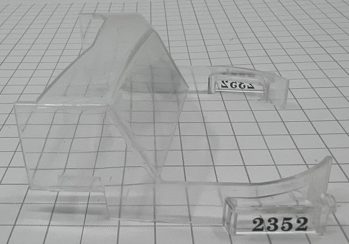 Lionel 8518-17 #2352 Windshield
