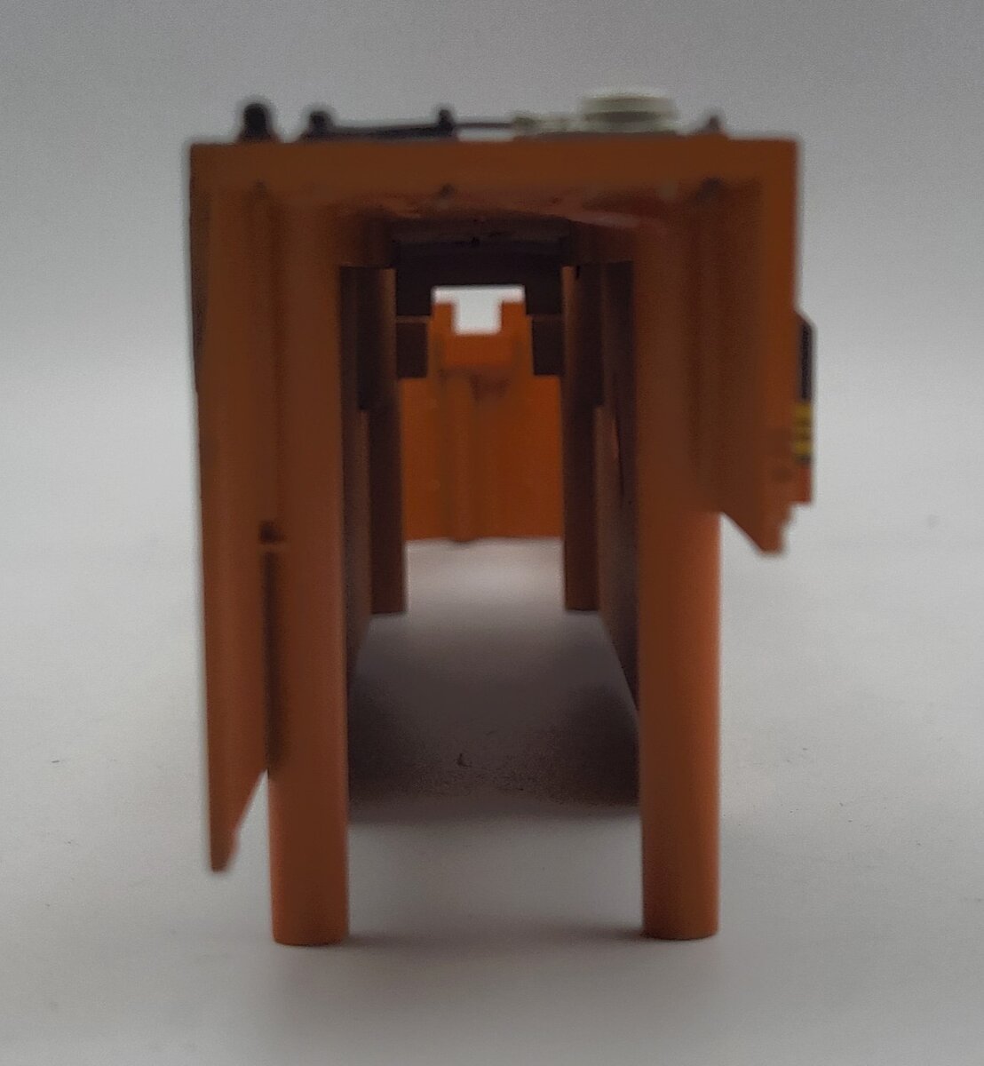 Lionel 28350-2 Orange BNSF Diecast Cabless ES44AC Diesel Locomotive Shell #6431