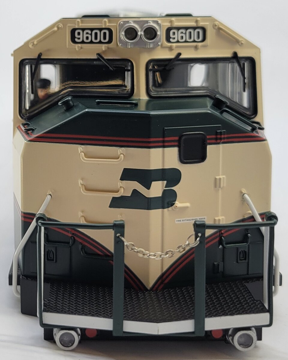 Lionel 28212-7 Burlington Northern SD70M Body Shell #9600