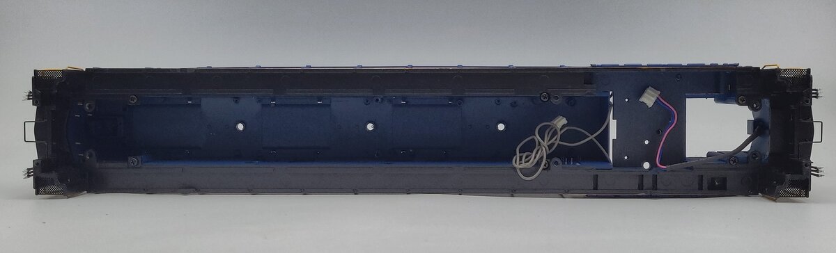 Lionel 28354-10 Diecast CSX Genset Diesel Switcher Locomotive Shell #1303