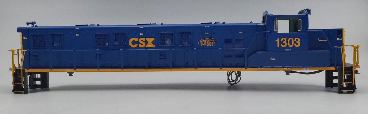 Lionel 28354-10 Diecast CSX Genset Diesel Switcher Locomotive Shell #1303