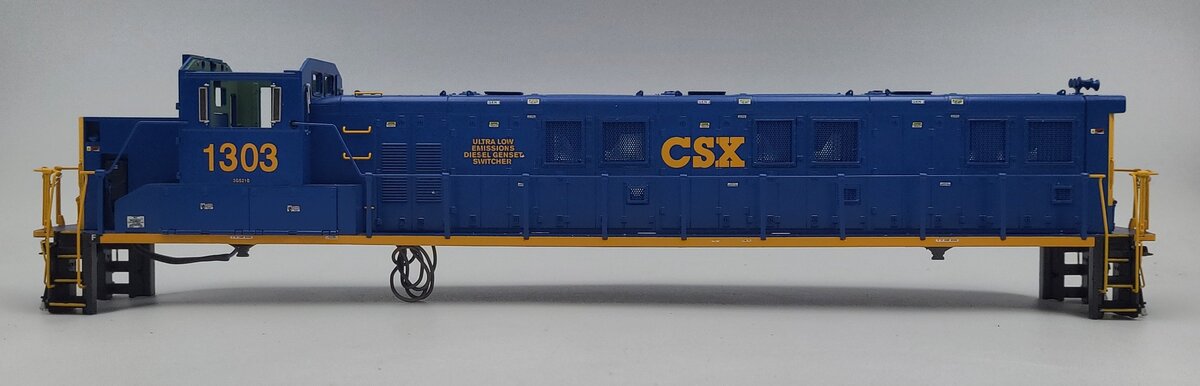 Lionel 28354-10 Diecast CSX Genset Diesel Switcher Locomotive Shell #1303