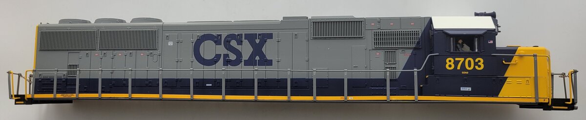 Lionel 28356-2 CSX SD60 Legacy Diesel Locomotive Shell #8703