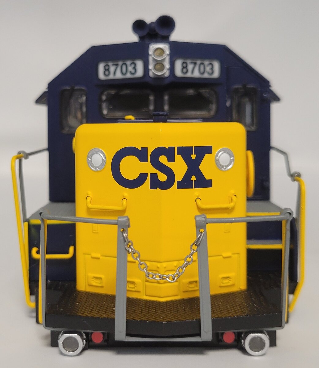 Lionel 28356-2 CSX SD60 Legacy Diesel Locomotive Shell #8703