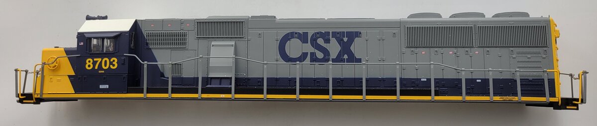 Lionel 28356-2 CSX SD60 Legacy Diesel Locomotive Shell #8703