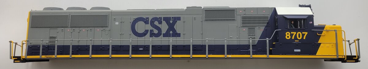 Lionel 28357-2 CSX SD60 Legacy Diesel Locomotive Shell #8707