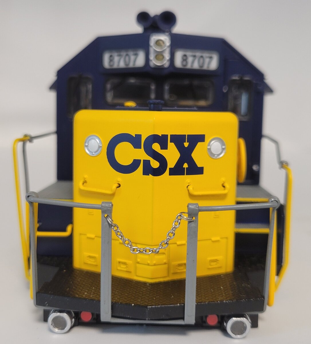 Lionel 28357-2 CSX SD60 Legacy Diesel Locomotive Shell #8707