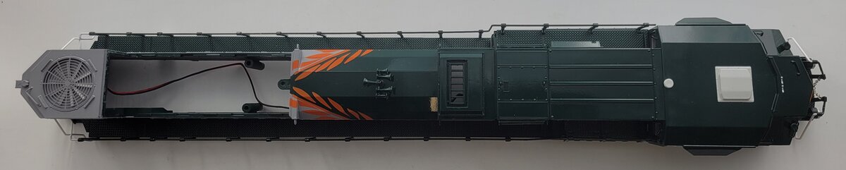 Lionel 28378-7 Feather River Route WP SD70ACe Diesel Locomotive Shell #1903