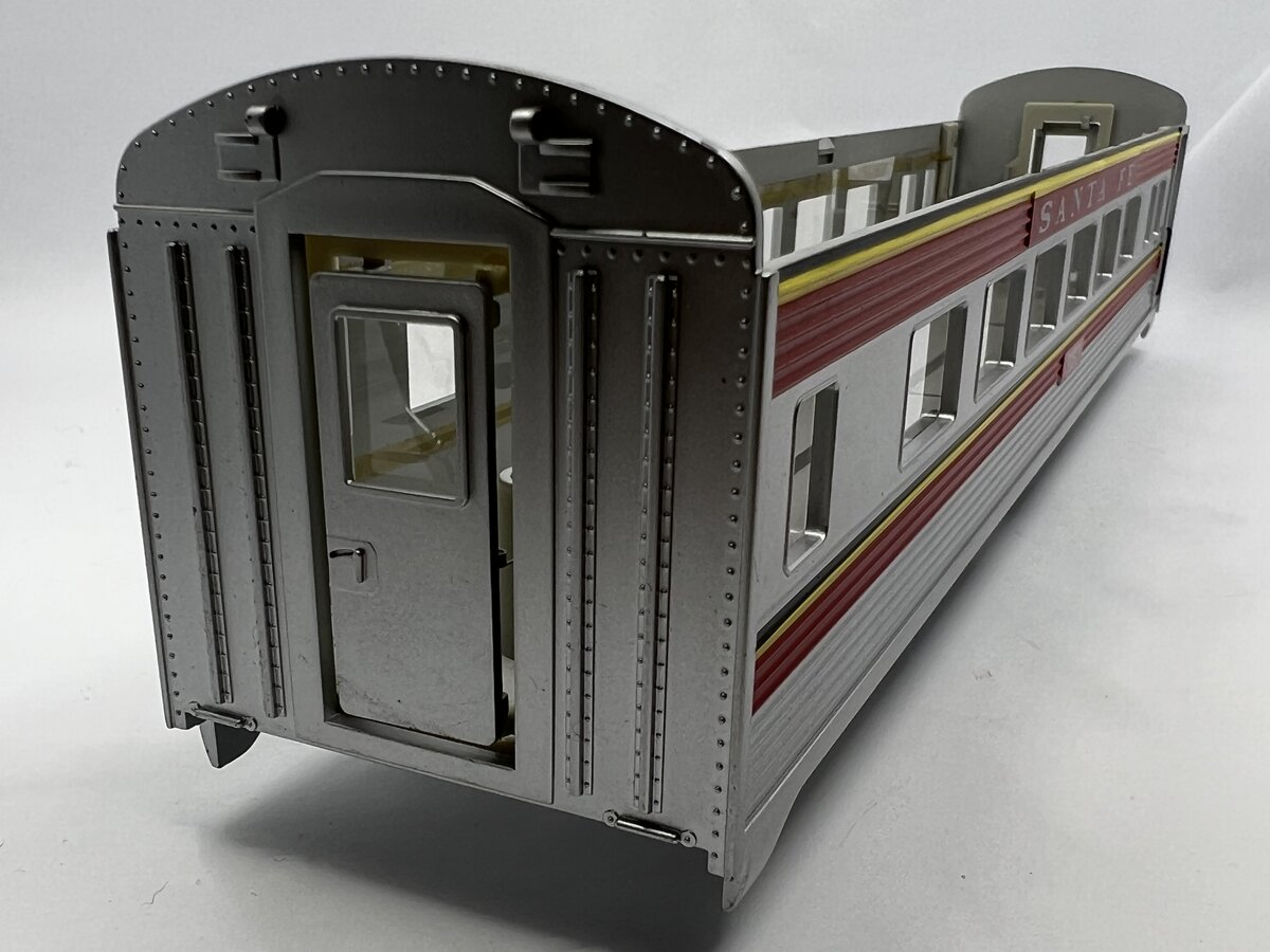 Lionel 29093-7 #3153 ATSF Streamlined Passenger Car Shell
