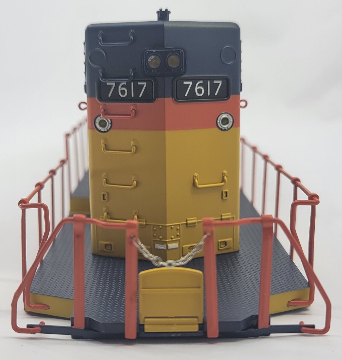 Lionel 28245-2 #7617 SD-40-2 Chessie Shell with Light PCBs
