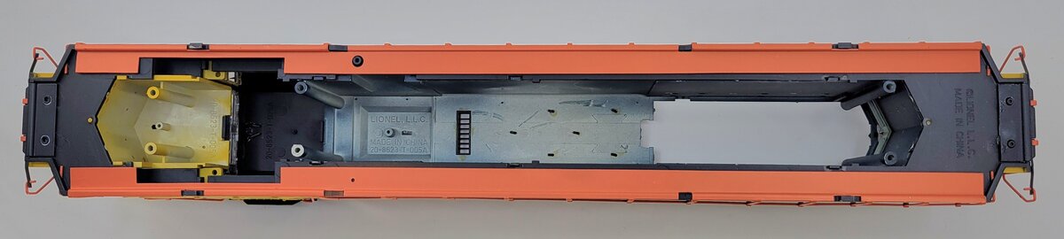 Lionel 28246-2 SD-40 Dummy Chessie Shell