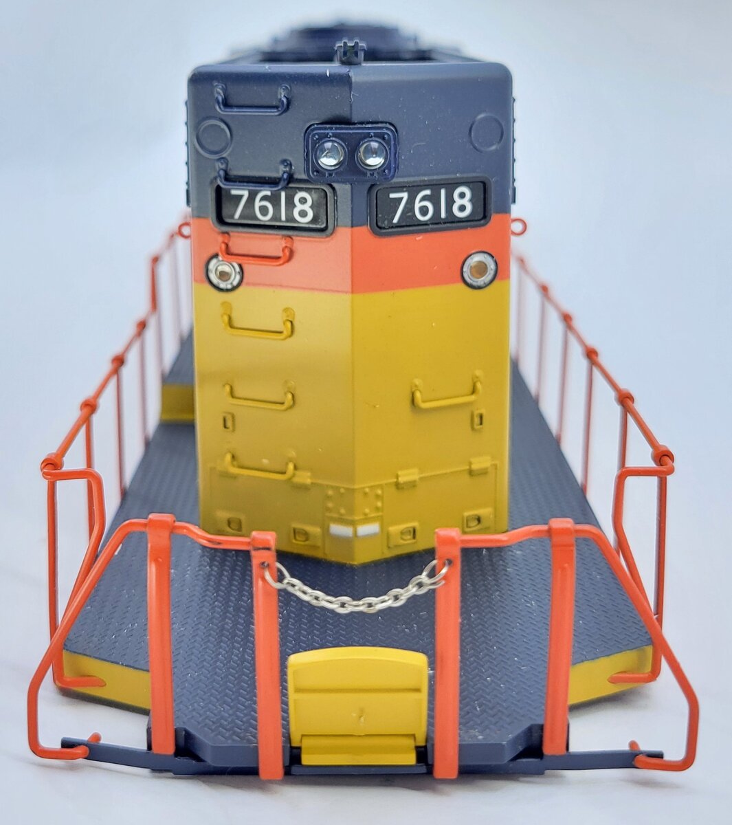 Lionel 28246-2 SD-40 Dummy Chessie Shell
