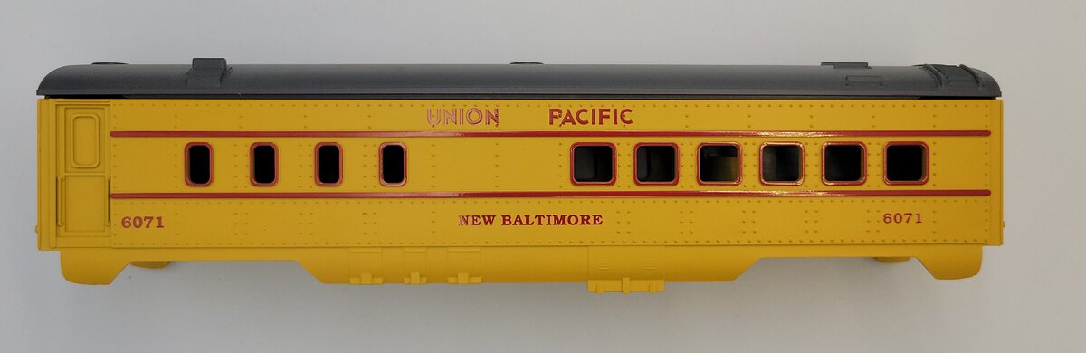 Lionel 16071-3 O Gauge Yellow UP New Baltimore Dining Car Shell w/ Gray Top