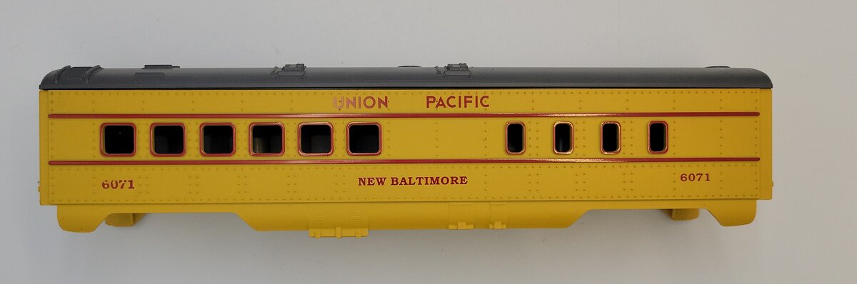 Lionel 16071-3 O Gauge Yellow UP New Baltimore Dining Car Shell w/ Gray Top