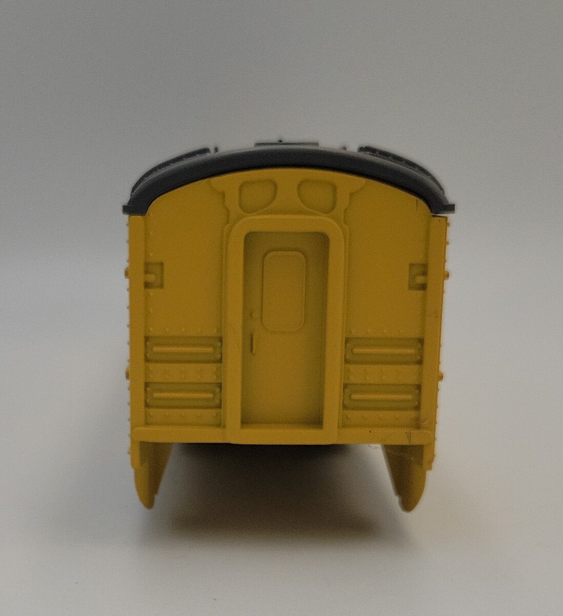 Lionel 16071-3 O Gauge Yellow UP New Baltimore Dining Car Shell w/ Gray Top
