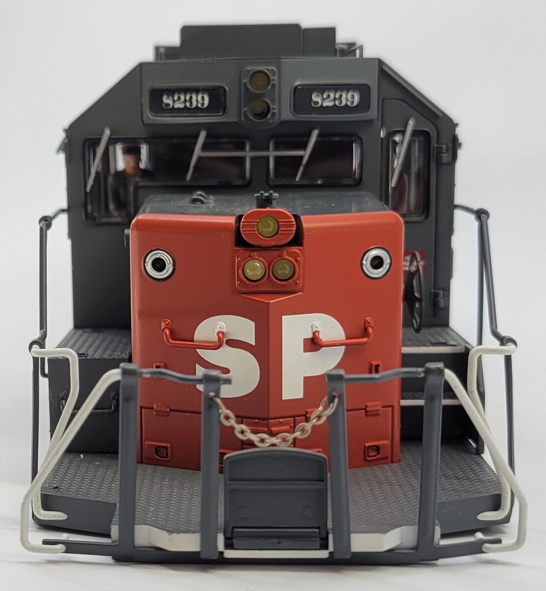 Lionel 28541-7 Southern Pacific SD-40-2 Body Shell #8239