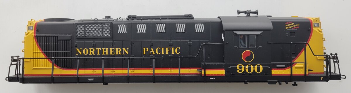 Lionel 28545-7 Northern Pacific RS-11 Diesel Locomotive Body Shell #900