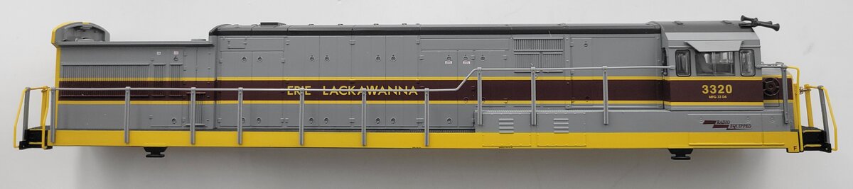 American Flyer 48142-2 Erie Lackawanna Legacy U33C Diesel Locomotive Shell #3320
