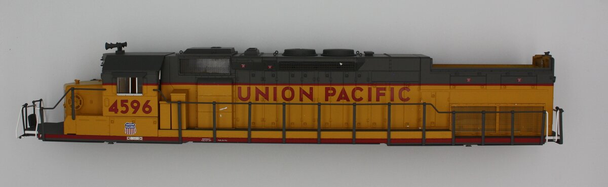 Lionel 28256-002 Union Pacific SD-40T-2 #4596 Dummy Shell