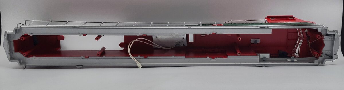 Lionel 38731-2 Polar Railroad SD80MAC Diesel Locomotive Shell #2012