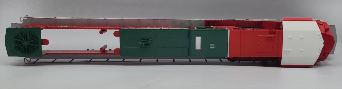 Lionel 38731-2 Polar Railroad SD80MAC Diesel Locomotive Shell #2012
