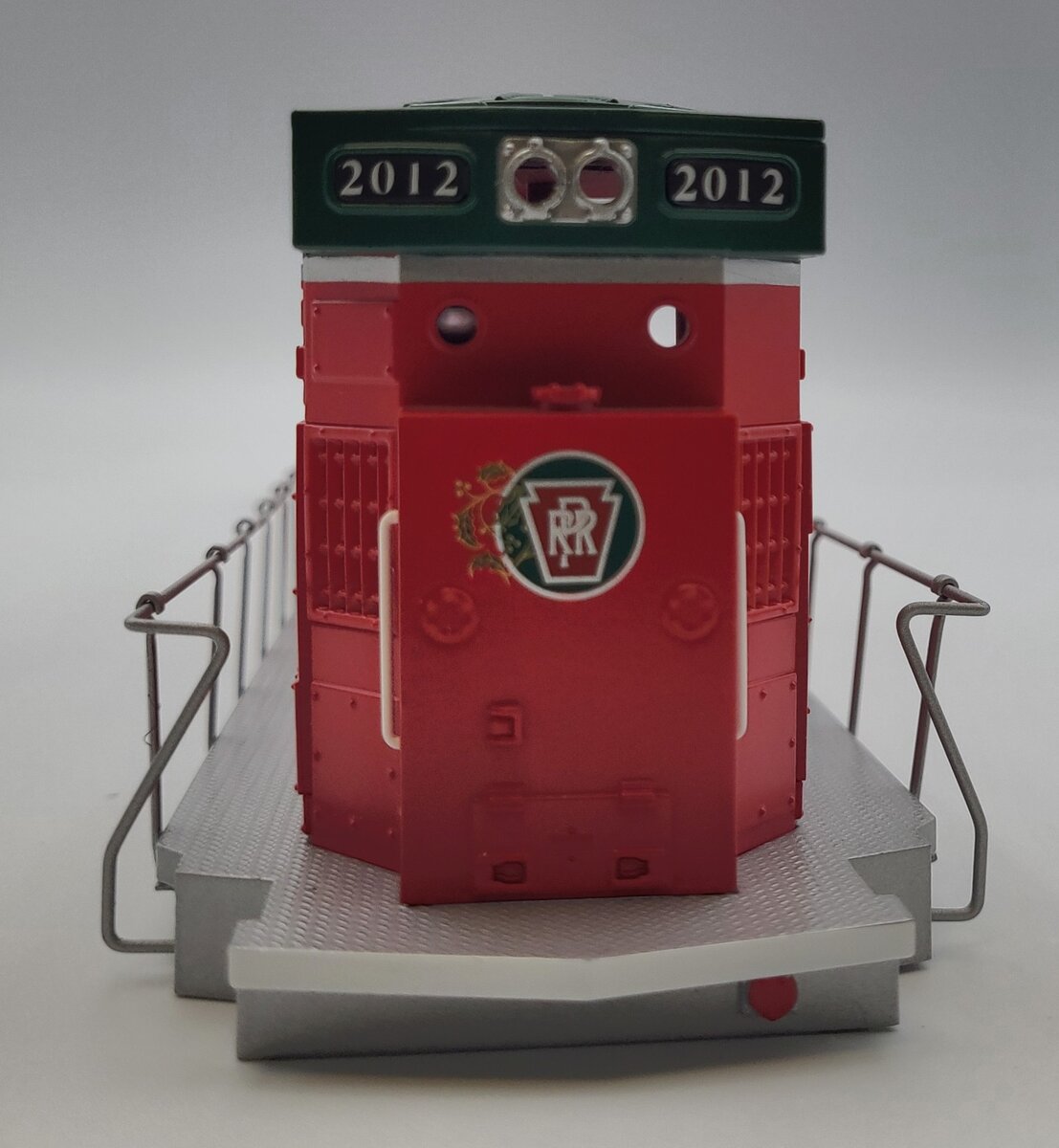 Lionel 38731-2 Polar Railroad SD80MAC Diesel Locomotive Shell #2012