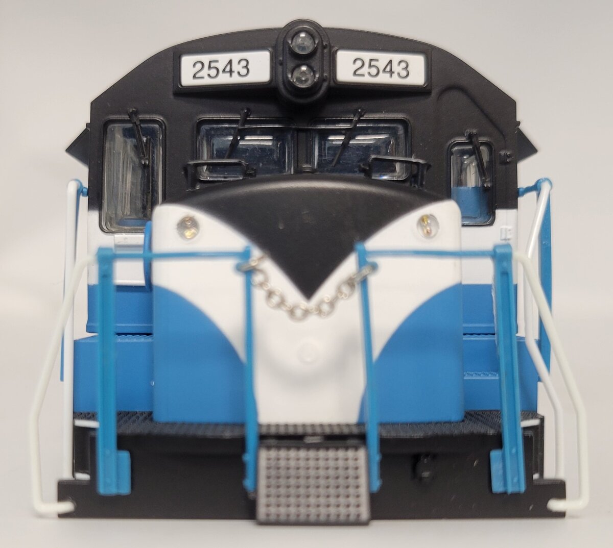 American Flyer 48159-2 Great Northern Legacy U33C Diesel Locomotive Shell #2543